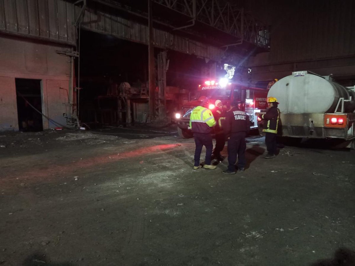 AbrahamJesusAc4's tweet photo. #Observadortlaxcaltec 
Denuncian maltratos y explotación laboral en la planta aceréra del Grupo Simec de Xaloztoc, Tlaxcala.Hoy provocó una fuerte movilización de cuerpos de auxilio; la SEMEFO realizó el traslado de 13 cuerpos calcinados.Firman acuerdos LCC y apoderado legal.... https://t.co/i4WQeha8Ge