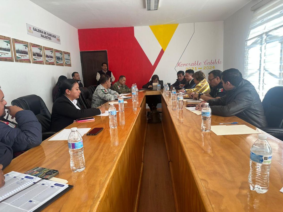 AbrahamJesusAc4's tweet photo. #Observadortlaxcaltec 
Denuncian maltratos y explotación laboral en la planta aceréra del Grupo Simec de Xaloztoc, Tlaxcala.Hoy provocó una fuerte movilización de cuerpos de auxilio; la SEMEFO realizó el traslado de 13 cuerpos calcinados.Firman acuerdos LCC y apoderado legal.... https://t.co/i4WQeha8Ge
