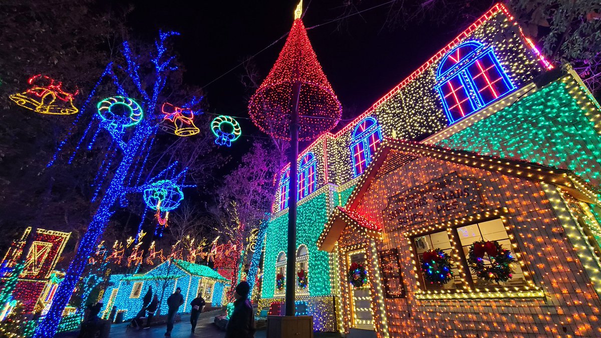 ACE_HoA's tweet photo. "250 strands of lights, 100 individual bulbs per strand, for a grand total of 25,000 imported Italian twinkle lights!"

The Griswolds got nothing on @SDCAttractions and their 6.5 MILLION lights. Join us for #CoasterChristmas on 11/9 to see them all. https://t.co/66Z0iOrtWj https://t.co/GZaW0sPezd