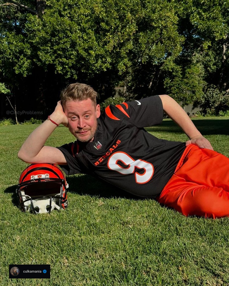 Cincinnati 💔 (@cincyproblems) on Twitter photo Macaulay Culkin dressed up as his doppelganger Joe Burrow for Halloween 😂 (📷<a href="/IncredibleCulk/">Macaulay Culkin</a>) Macaulay Culkin dressed up as his doppelganger Joe Burrow for Halloween 😂 (📷<a href="/IncredibleCulk/">Macaulay Culkin</a>)