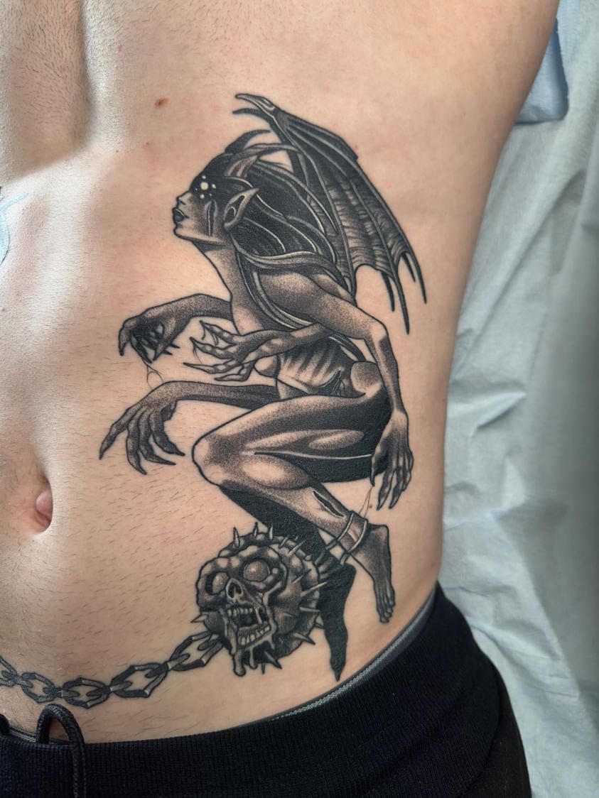 ClimaxSR's tweet photo. 3 sessions, 16 hours, and a whole lotta dollars later rib/stomach piece is done https://t.co/j7szOHgP21