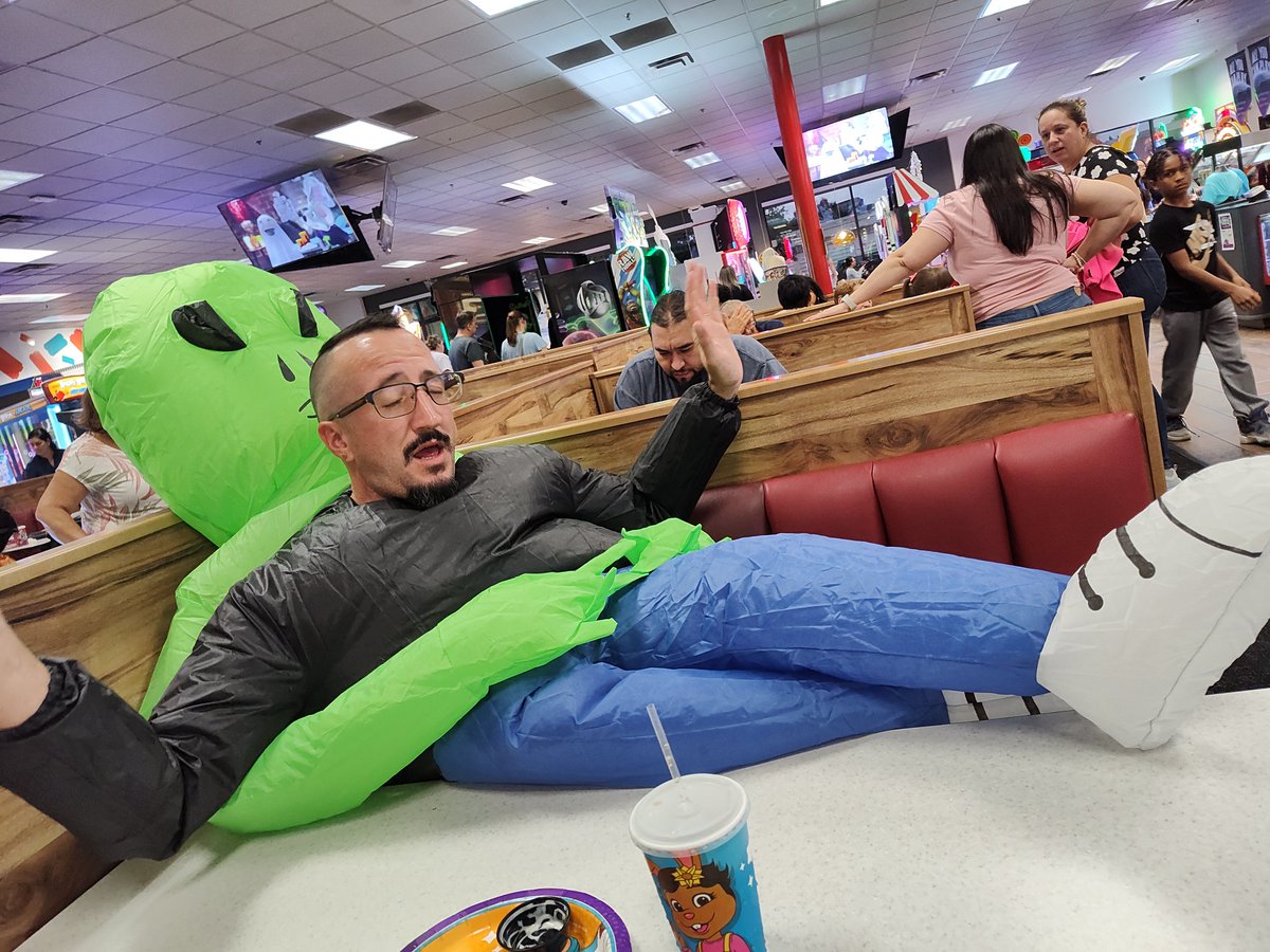 It's a great day to be a <a href="/BrosnahanES/">Brosnahan Elementary</a> Bronco! Thank you to everybody who came out to have fun and support music!! <a href="/ChuckECheese/">Chuck E. Cheese</a> thank you for an awesome fundraiser! <a href="/PrinSilliman/">Dr. Renee Silliman</a>