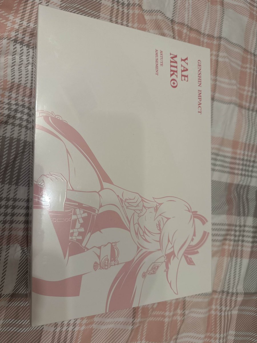 kowimy's tweet photo. Yae Miko’s controller arrived today! It is so pretty omg!! I think I’ll never use it 😭😭

#Genshin #yaemiko https://t.co/5YTxRo2hkU