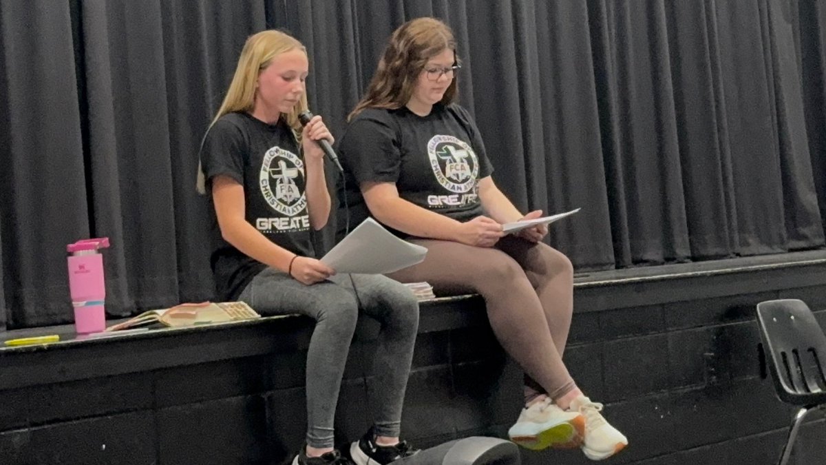 cpritchett2027's tweet photo. So glad God gave me the ability to share his word through my testimony. Today I got the opportunity to share my testimony at Ridgeland’s FCA meeting. A great way to remind myself that everything I do is to glorify God. @RidgelandHigh @ForceElite2027 https://t.co/D2kSZuyLHV