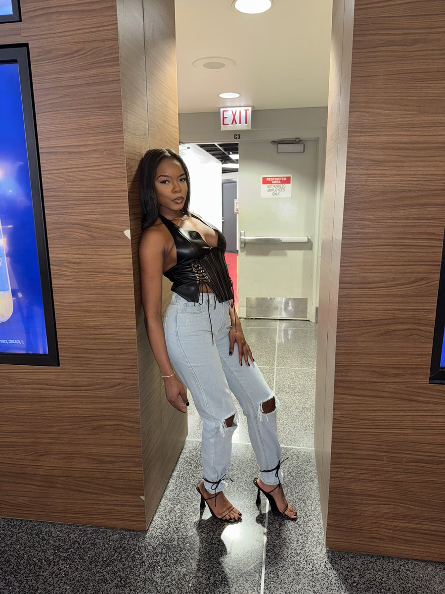ImMeAnna's tweet image. Usher said he needed a Bad Girl, so I showed up #PastPresentFuture