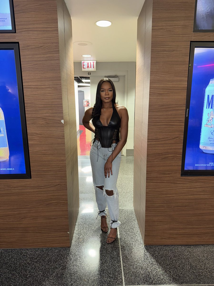ImMeAnna's tweet image. Usher said he needed a Bad Girl, so I showed up #PastPresentFuture