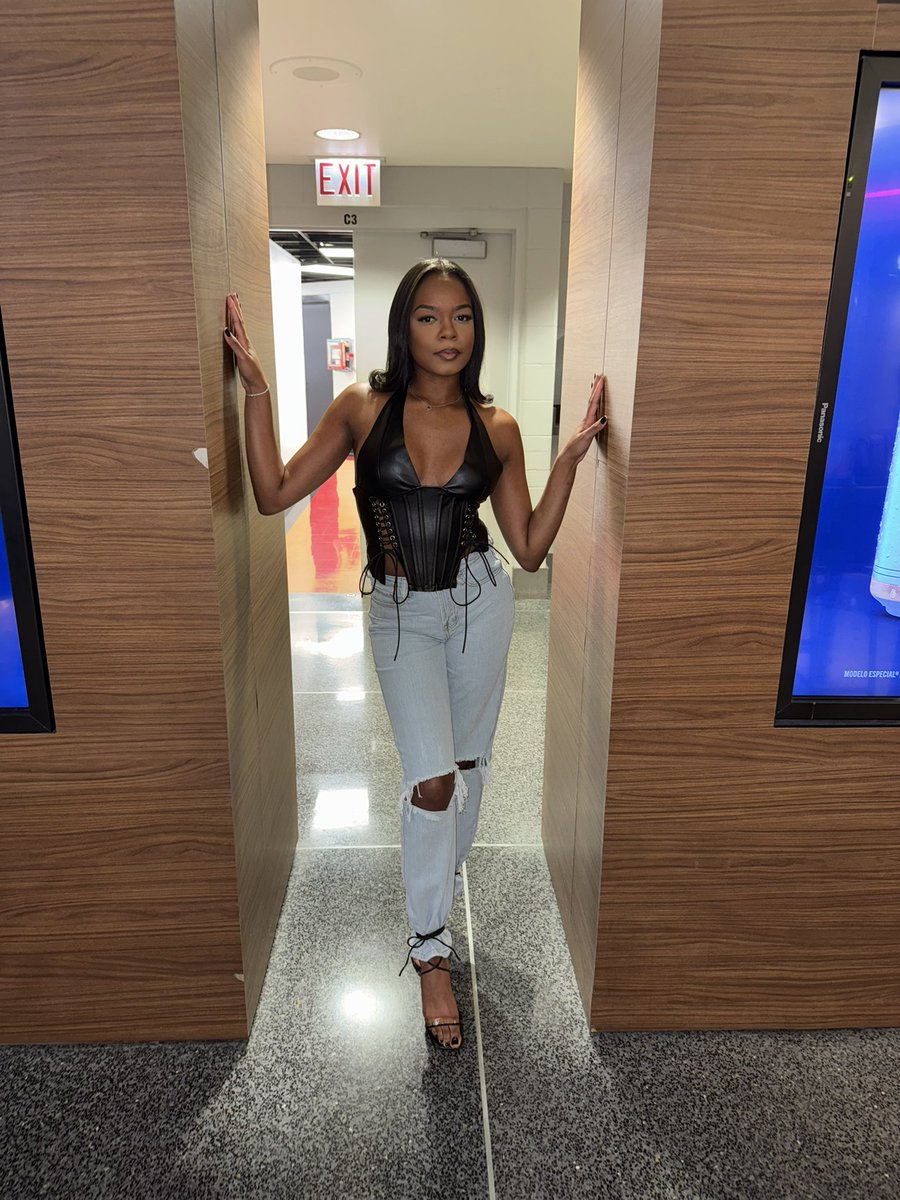 ImMeAnna's tweet image. Usher said he needed a Bad Girl, so I showed up #PastPresentFuture