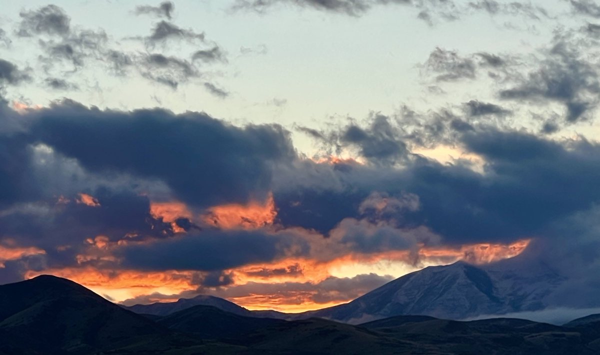 SLCScanner's tweet photo. Wednesday #sunset in #SaltLakeCity. #utwx #Utah https://t.co/YiJDWJeWwj