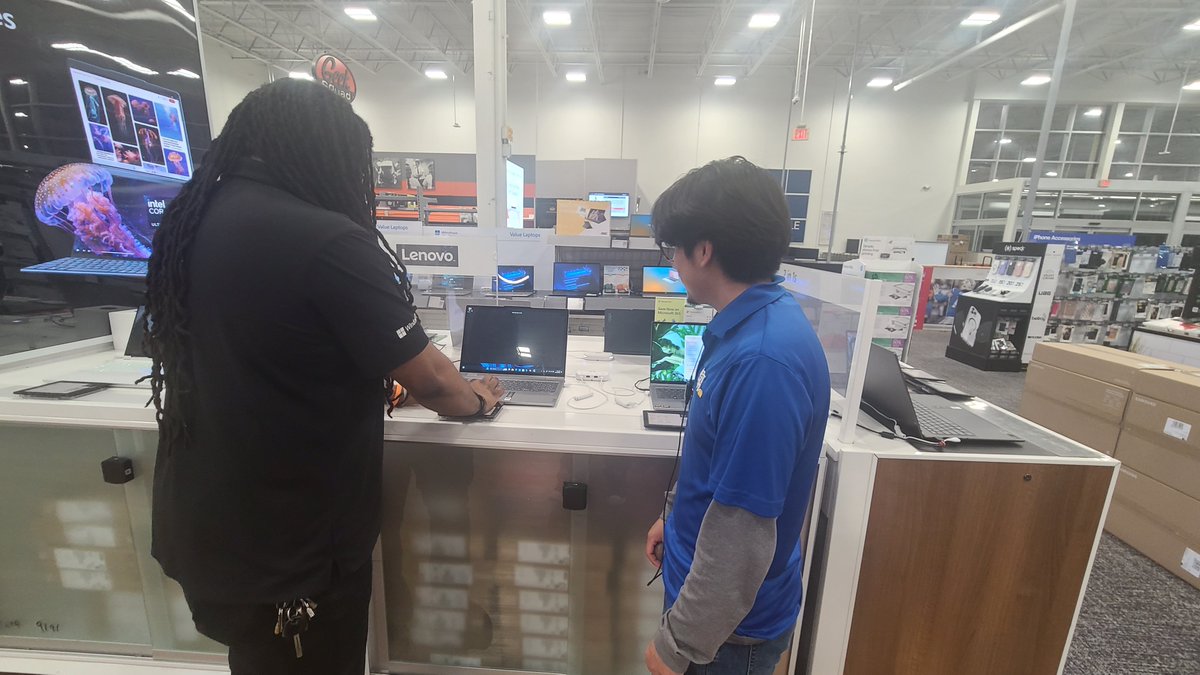 LenovoStLouis's tweet image. Training one of my favorite best buy guys out in south county #wearepremium #wearelenovo #premiumstars
