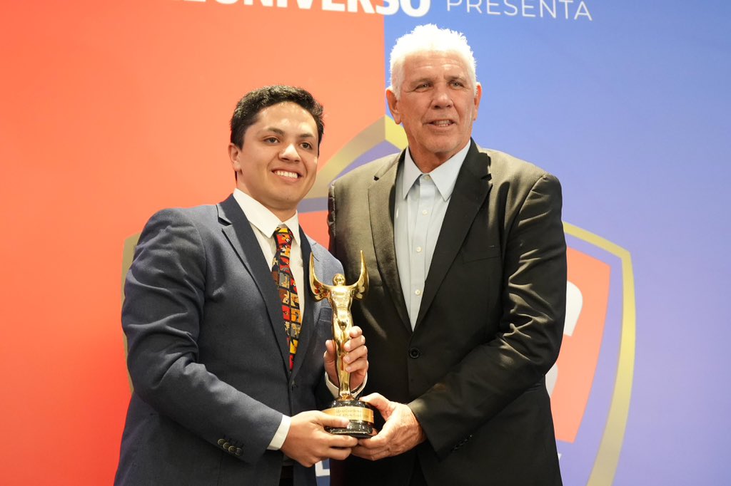 Participamos en la gala de reconocimiento de Sports Hall of Fame #Ecuador 2024.

Este evento reconoce a los personajes que han marcado una diferencia en el ámbito deportivo nacional.

🤩Glorias tricolores 👏🏼
🙌Periodistas 🔝

#ElNuevoEcuador 🇪🇨