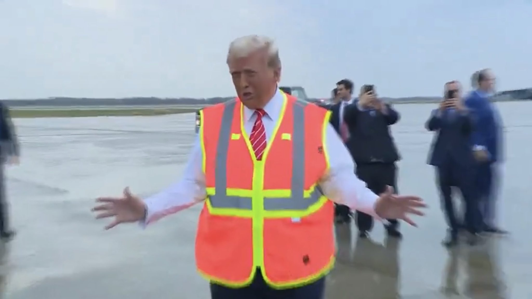 GbLe_lmakAcWAJq?format=jpg&name=large