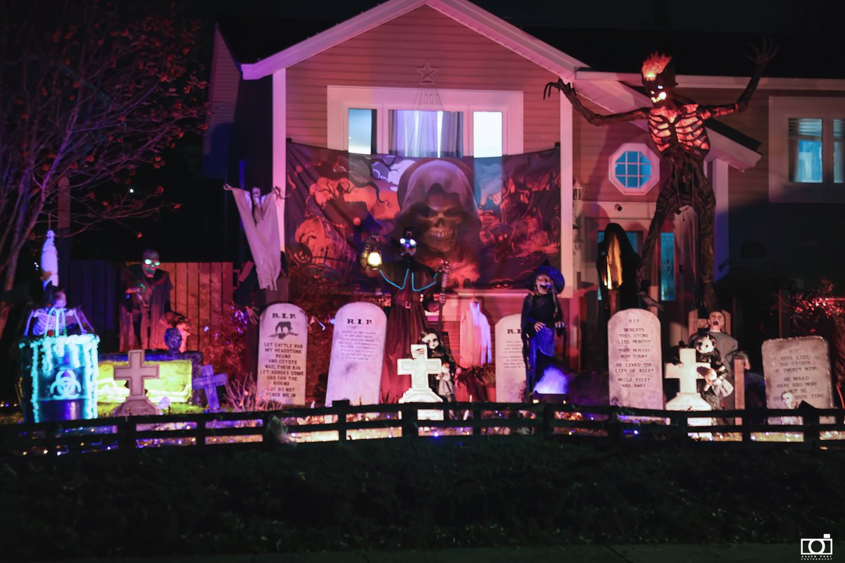 positively4ever's tweet photo. Some #halloween lights around @CityofStJohns #lovestjohns #newfoundland @nltweets @destinationstjohns @cbcnl #trickotweet https://t.co/qnYbq17gl0