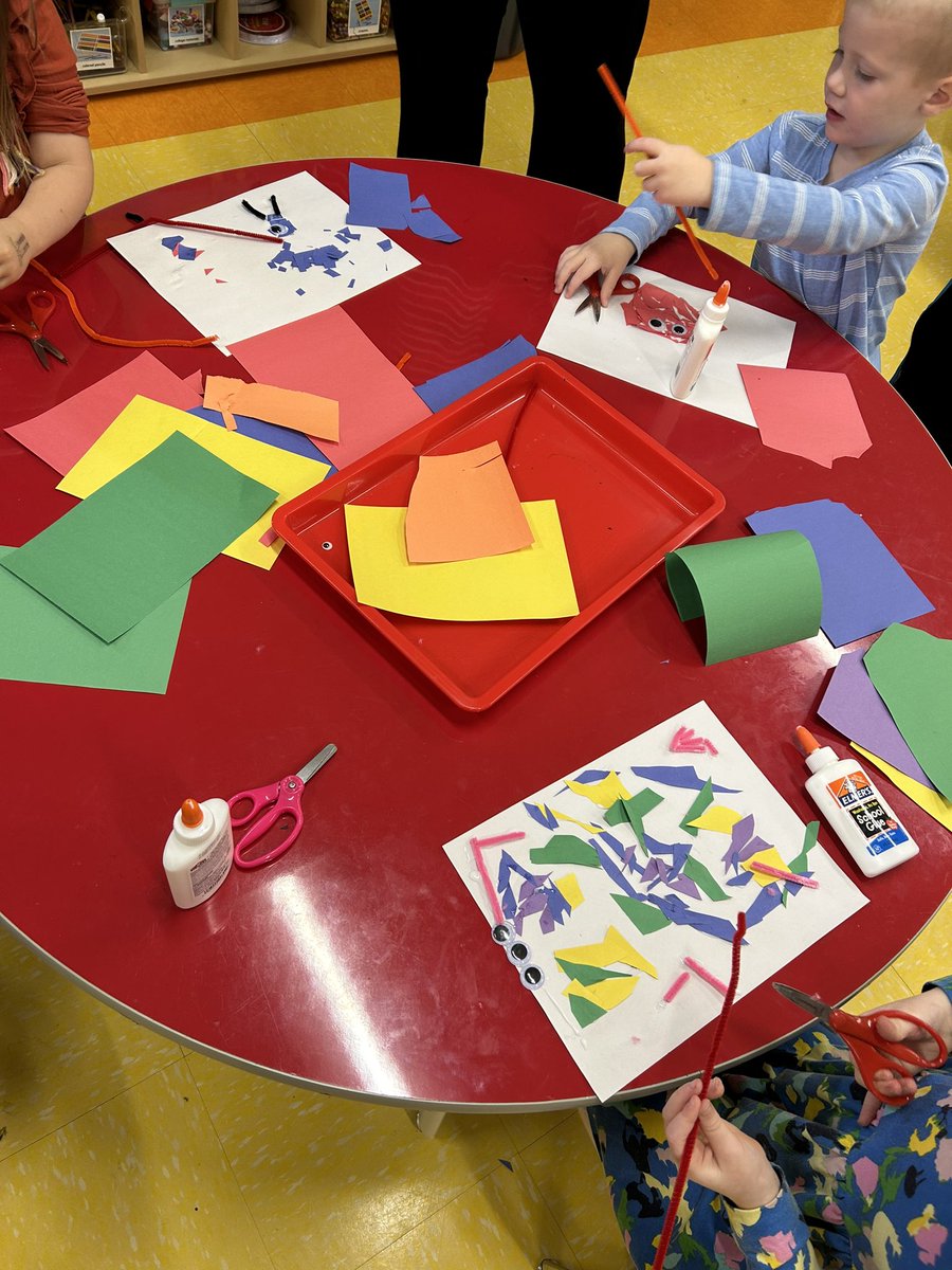 Things got messy while making our monsters yesterday! We practiced scissor skills, learned about white glue, and reviewed our letter M all in one activity! Play based learning is so much fun ❤️🖤 #plainedgeprek