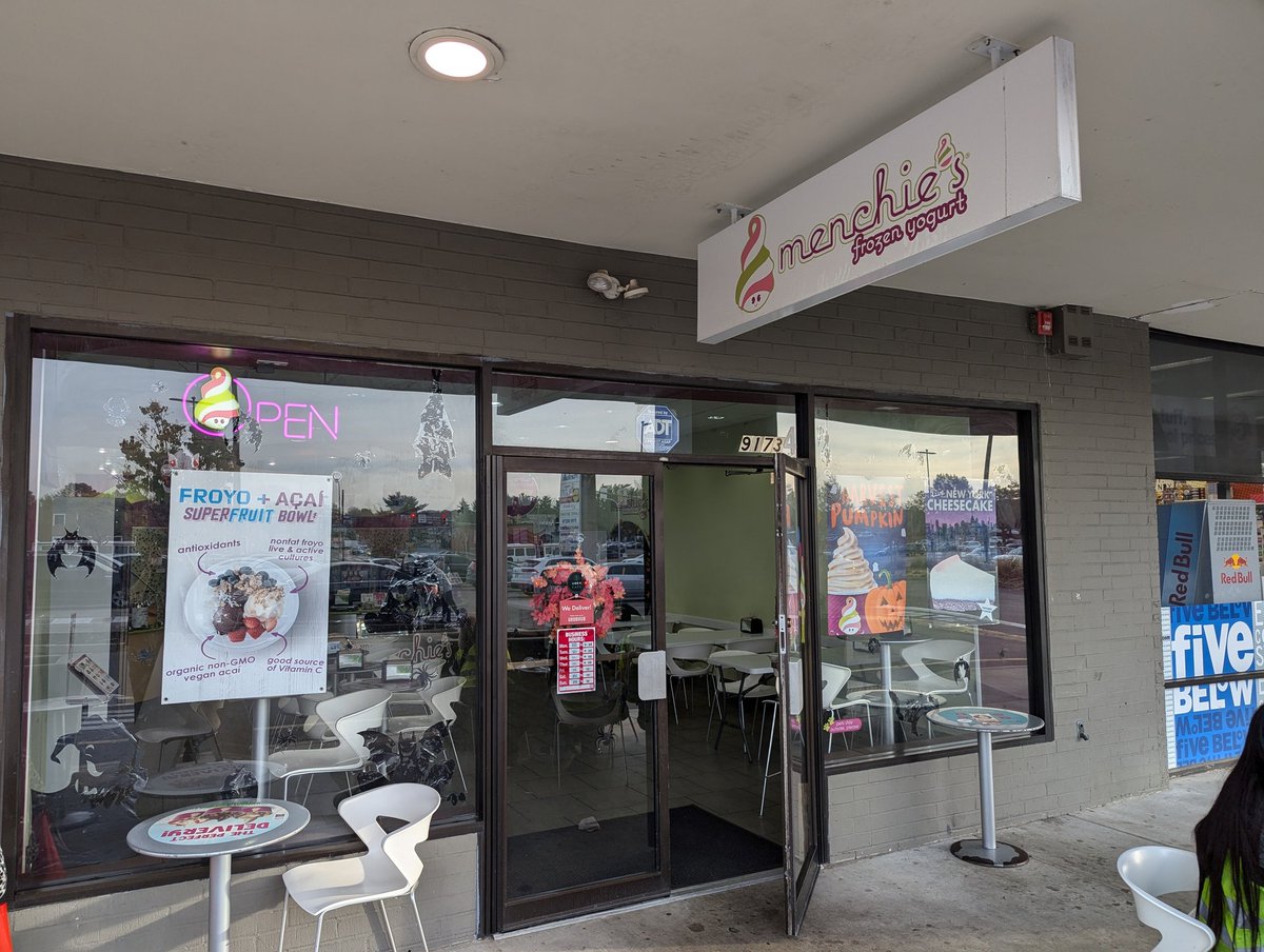 BryanH_SkyTab's tweet photo. Another Menchies happily moved over to @SkyTabPOS by @Shift4. Desard and his staff picked it up in no time and kept the smiles coming! #SkyTab #Shift4 https://t.co/6BObbTb67O
