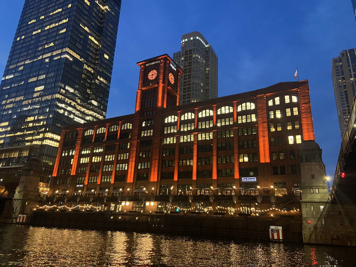 MarySue Barrett (@marysuebarrett) on Twitter photo It’s been an exquisitely beautiful October in Chicago 🍁 🍂
Feeling fortunate that my daily commute includes the <a href="/ChiRiverwalk/">Chicago Riverwalk</a> — especially love the ballet of the bridge lifts on Wednesdays — and a stroll last night through the <a href="/lincolnparkzoo/">Lincoln Park Zoo</a> It’s been an exquisitely beautiful October in Chicago 🍁 🍂
Feeling fortunate that my daily commute includes the <a href="/ChiRiverwalk/">Chicago Riverwalk</a> — especially love the ballet of the bridge lifts on Wednesdays — and a stroll last night through the <a href="/lincolnparkzoo/">Lincoln Park Zoo</a>