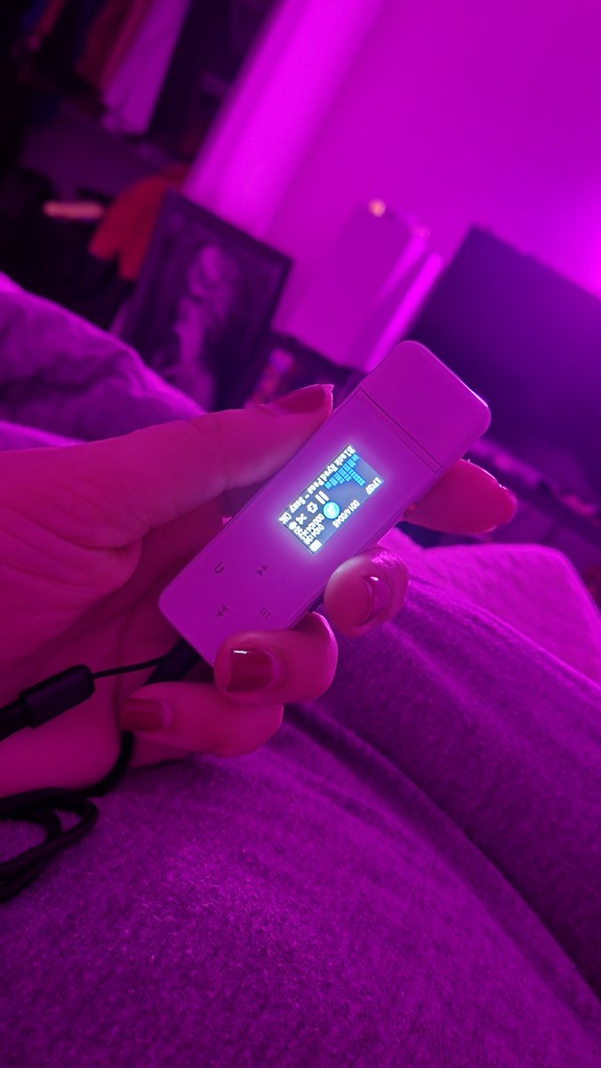 toolouddamnit's tweet photo. Just a happy millennial with her mp3 player. No ads, no apps, just straight music. And yes, it does have a built-in FM radio, Bluetooth function, built-in voice recorder, and you can listen to your audio books. #millennial #early2000s https://t.co/z6I0tRzAkc