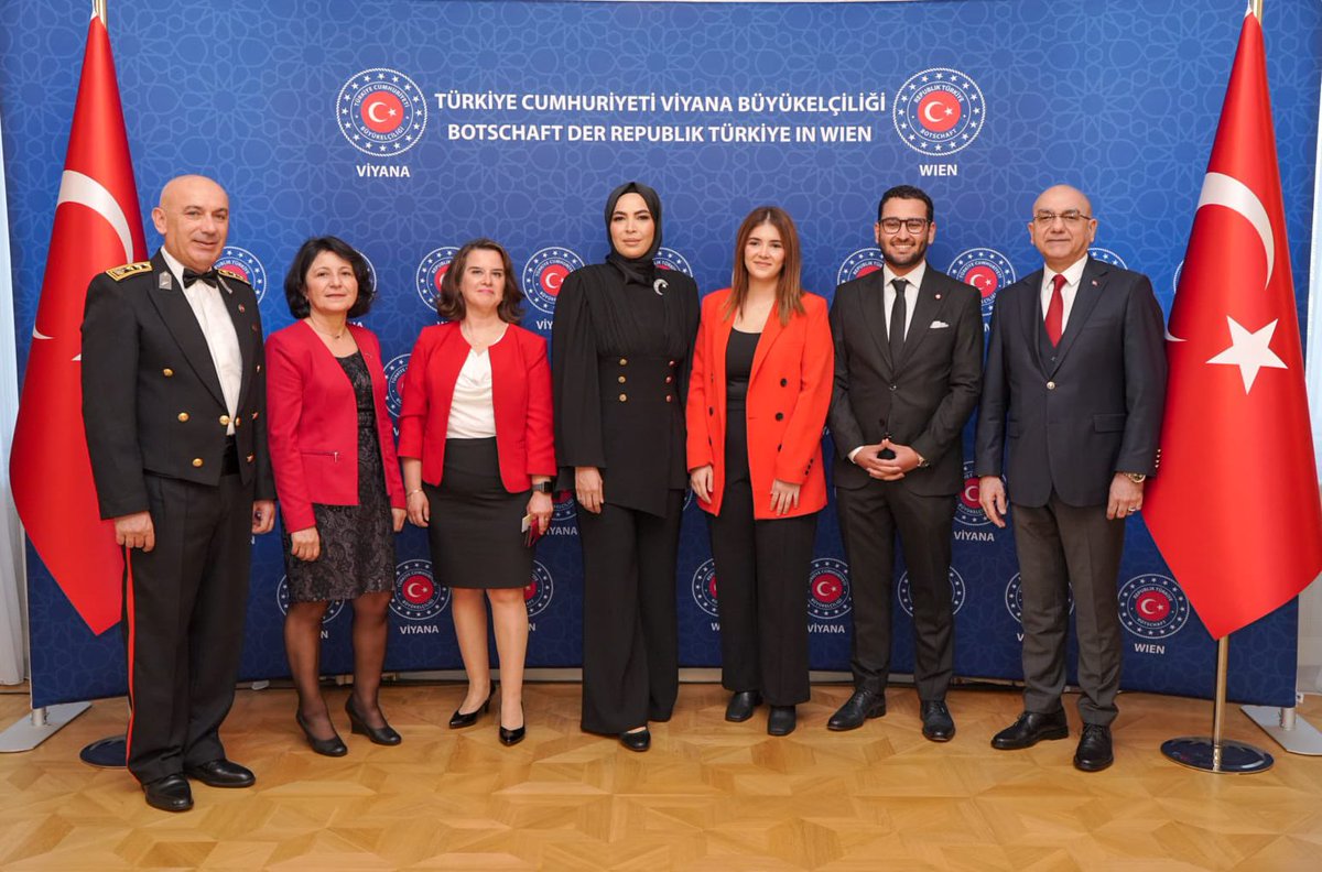 Ich möchte meinen herzlichen Dank an Frau <a href="/yldrm_selma/">Selma YILDIRIM</a> , Abgeordnete des Österreichischen Parlaments und Obfrau der interparlamentarischen Freundschaftsgruppe Österreich-Türkiye, sowie an die Abgeordneten zum Wiener Landtag, Herrn <a href="/pflorianschuetz/">Peter Florianschütz</a> Florianschütz, Herrn