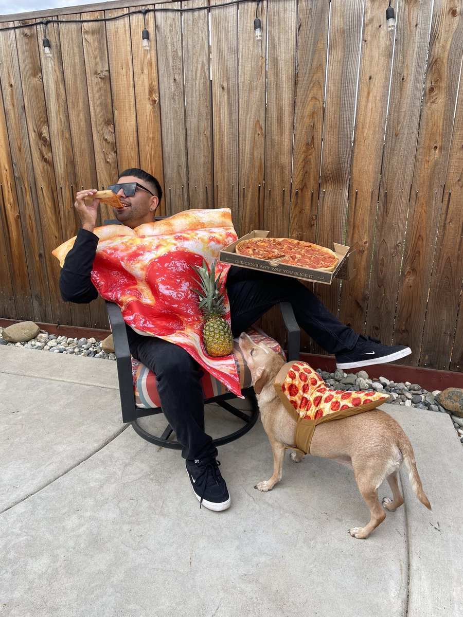 J_OLAGUE's tweet photo. Slice, Slice Baby🍍🍕#halloween2024 #happyhalloween #dominos #roundtable #mountainmikes #woodstockpizza #papajohns #littleceasars #pizzahut #blazepizza #modpizza YES, pineapple DOES belong on pizza. 🍕🍍 https://t.co/82RDB5KU0d