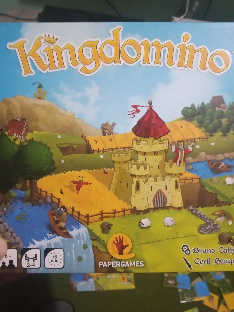 thiagomcosta8's tweet photo. Hoje a jogatina foi no chão com #kingdomino. Acho legal estes jeitos de brincar com dominó de um jeito diferente. https://t.co/ExXxR2t0ub
