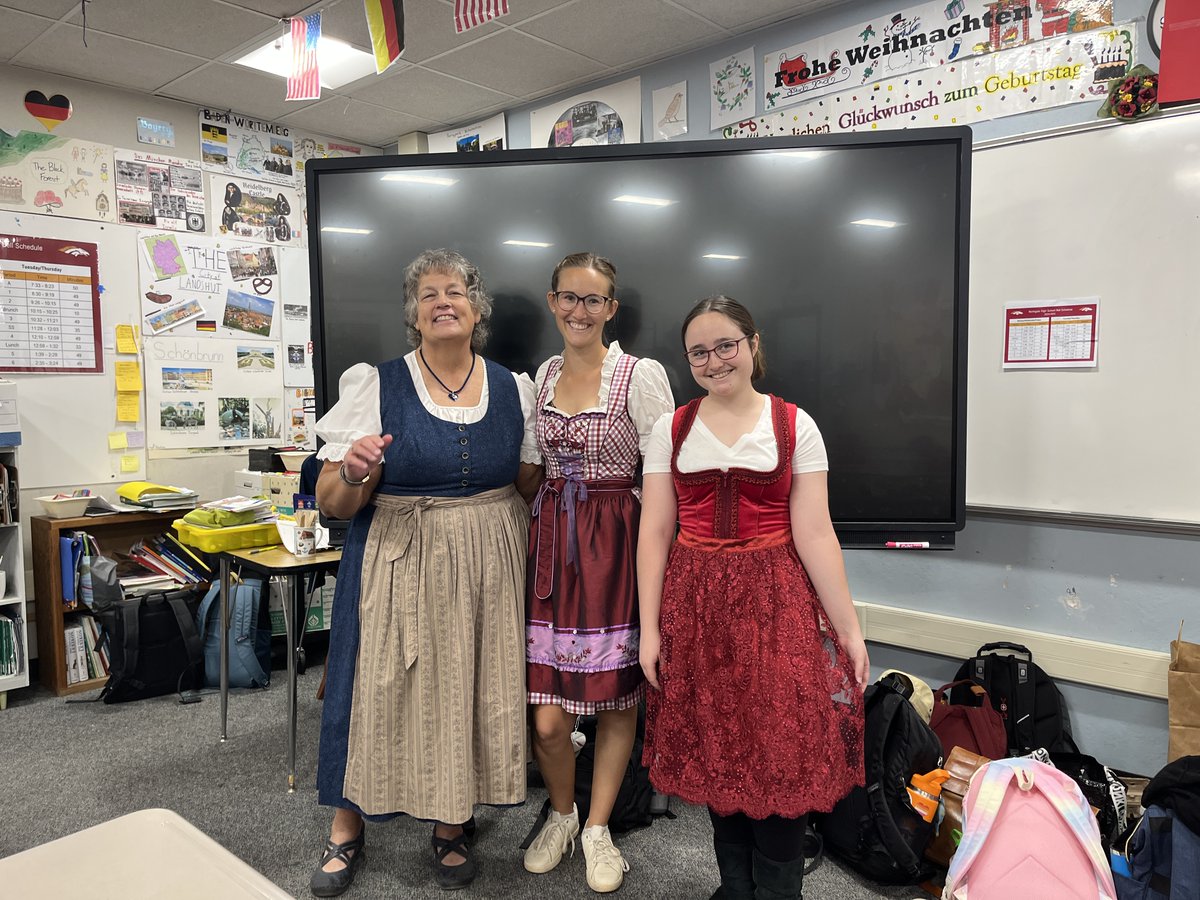 MtDiabloUSD's tweet image. MDUSD is also excited that @NorthgateHS is hosting @gappexchanges students &amp;amp; teachers, including one who dressed in a dirndl along with the NHS teacher &amp;amp; a student for an Oktoberfest that included German food and games! This summer, NHS students will visit Stuttgart &amp;amp; Heidelberg!