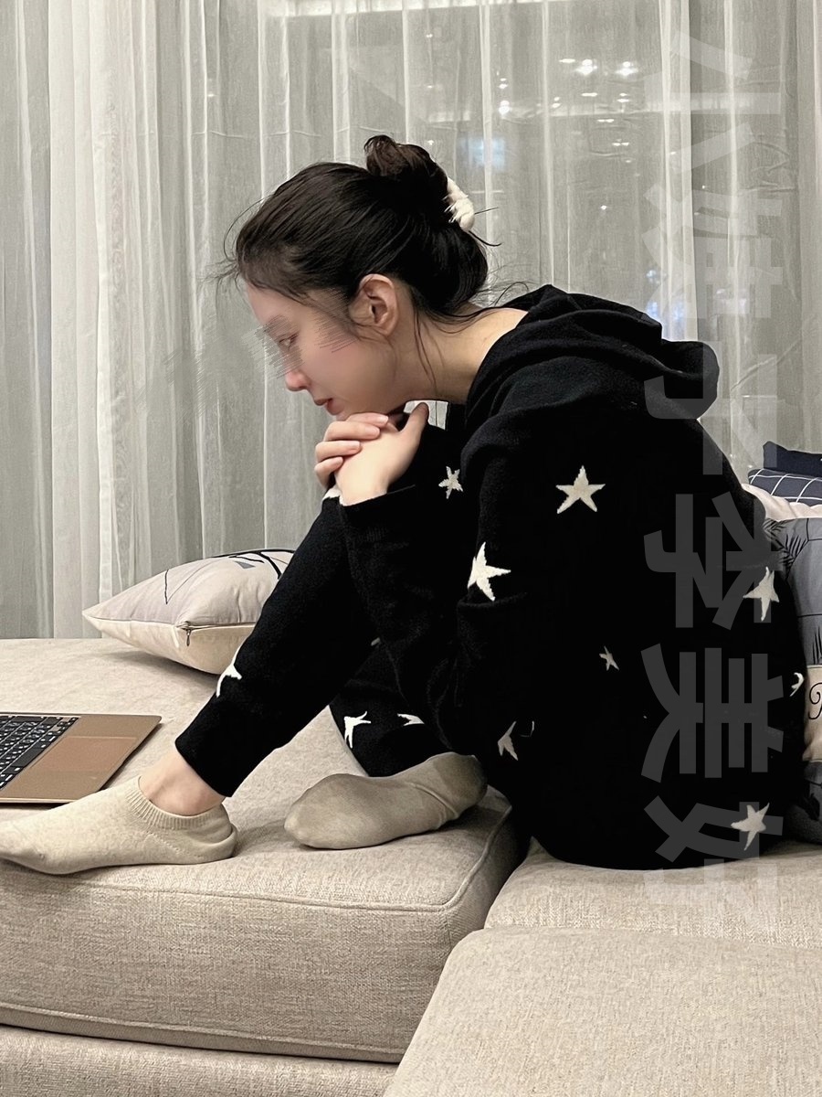 今天有点烦，我在想为什么我的两个洞颜色都这么黑，明明其他地方的皮肤都这么白嘛
有人说我是被操多，是这样吗？ https://t.co/9gm379LDSZ