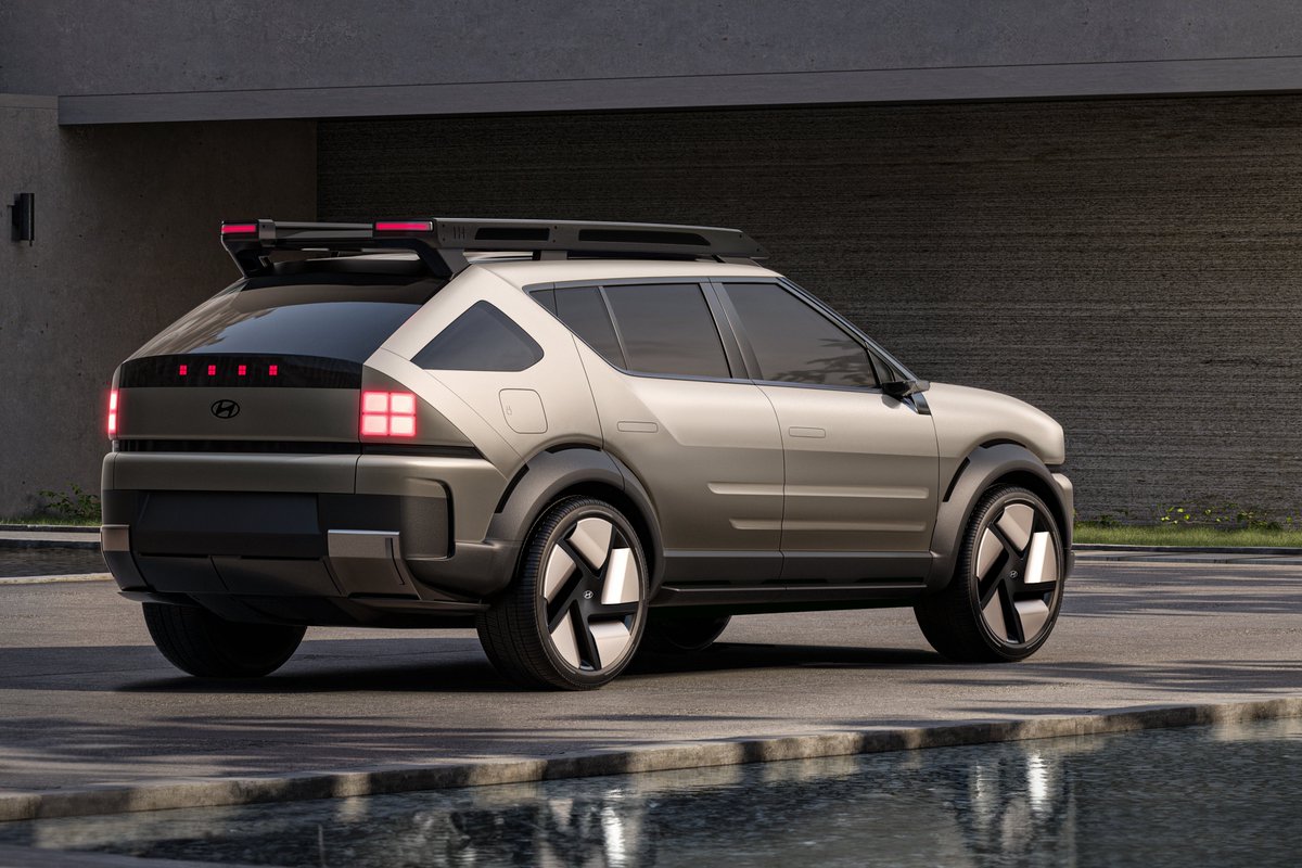 HMGnewsroom's tweet photo. Unveiling #INITIUM, our fuel cell EV concept—inspired by the power of clean, safe #hydrogen energy.

It embodies hydrogen’s pure, resilient nature with flexible steel construction and a bold SUV design. As we look to a hydrogen-powered future, we stay #ClearlyCommitted.

#Hyundai https://t.co/W1yo6VmhXE
