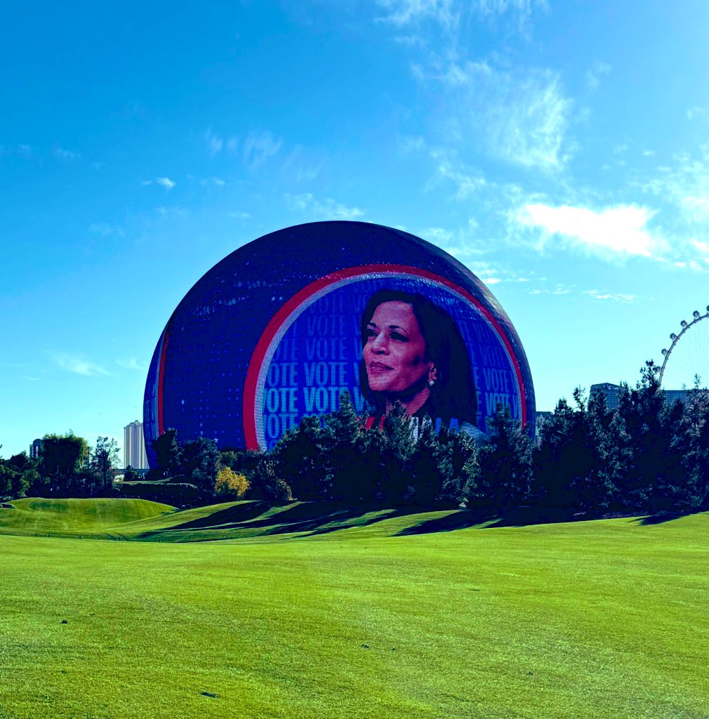 My brother sent this to me tonight from Vegas. 

Get a little emotional seeing it. To say this has been a tough campaign is an understatement. But the best team in politics continues to raise the money, build the team &amp; grind it out day after day. 

6 days to go. We got this. 🇺🇸