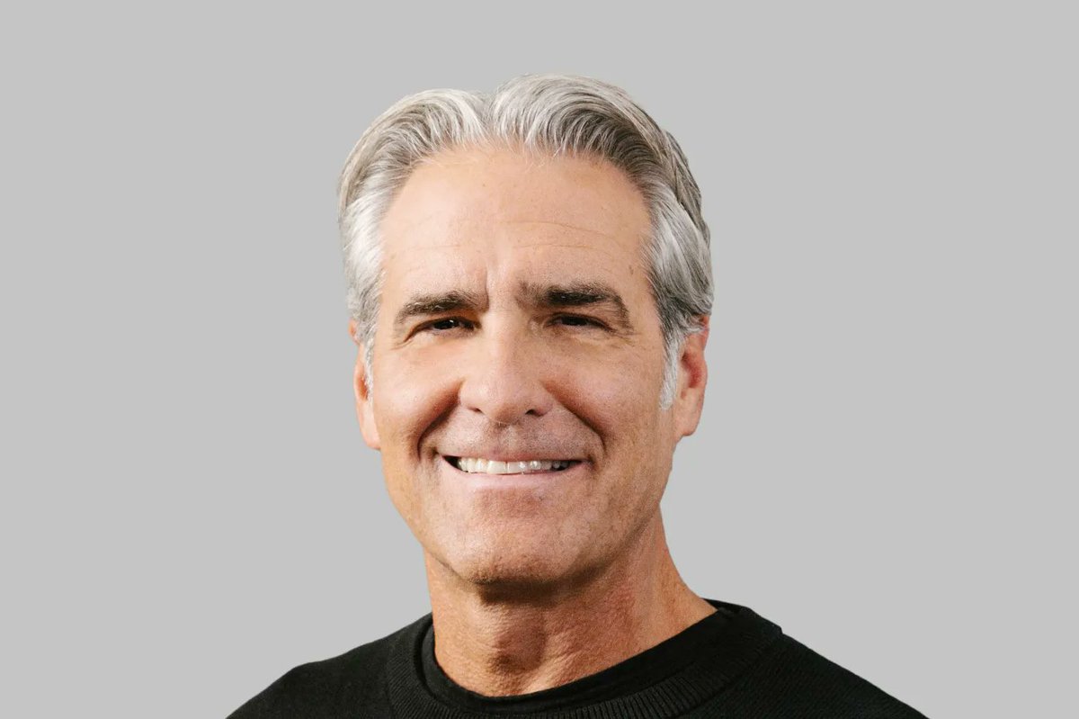 Exec_report's tweet image. #ExecutiveProfile Elliott Hill CEO Nike

Hill joined Nike in 1988 as an apparel sales representative intern. He retired in 2020 after over 30 years in various roles within the company. 

The board of directors invited him to return as CEO in 2024 as Nike faces new challenges.