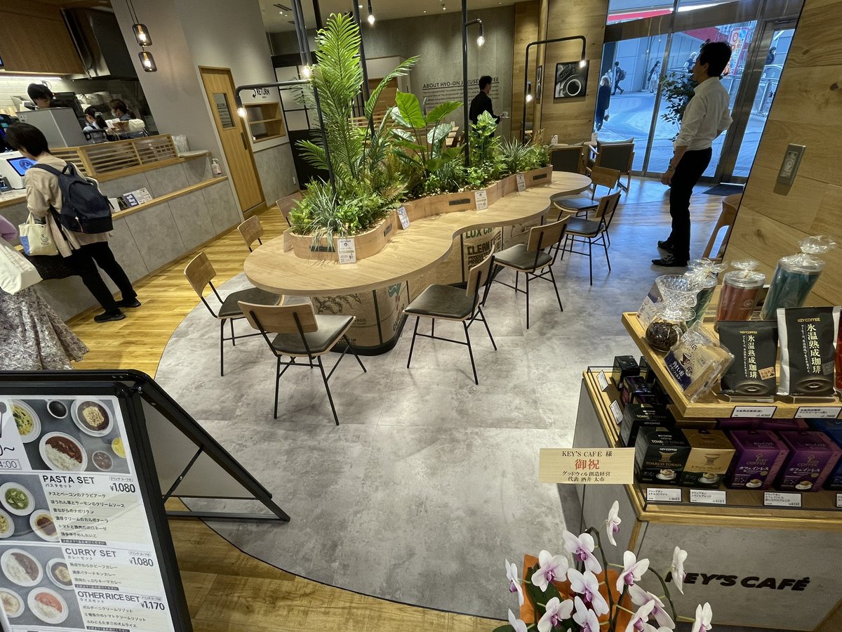 ivoj2d's tweet photo. KEY'S CAFÉ リーベル王寺店、オープンです！😋奈良初上陸！😝皆様、よろしくお願いいたします。 https://t.co/7Vy4j30GQz