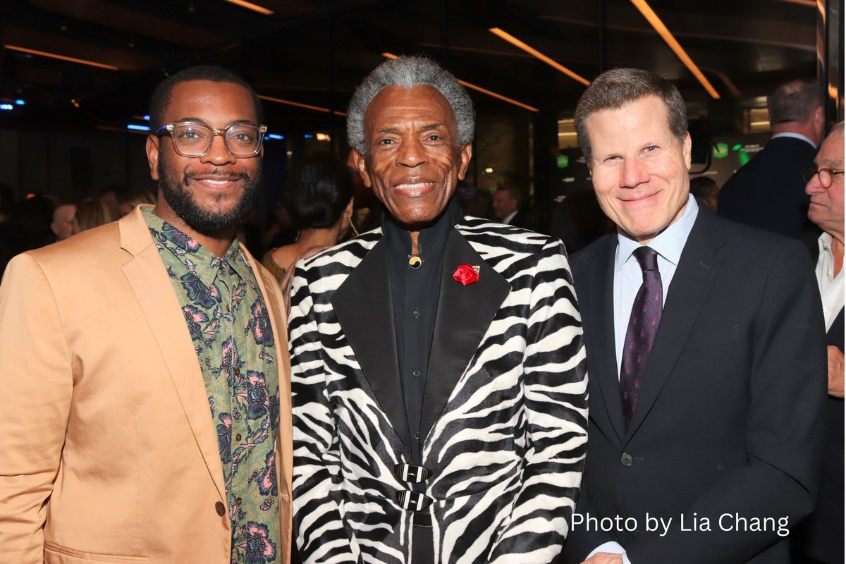 Andre_DeShields's tweet image. .@vanityfair On the program were The Jellicle Ball’s
@Andre_DeShields, an Emmy, Grammy, &amp;amp; Tony Award winner who wore the most fabulous zebra-print suit I’d ever seen vanityfair.com/hollywood/stor… Michael Douglas, Khady Kamara Nunez @official_orfeh Samatha Perlman Bill Rauch @Zhailon