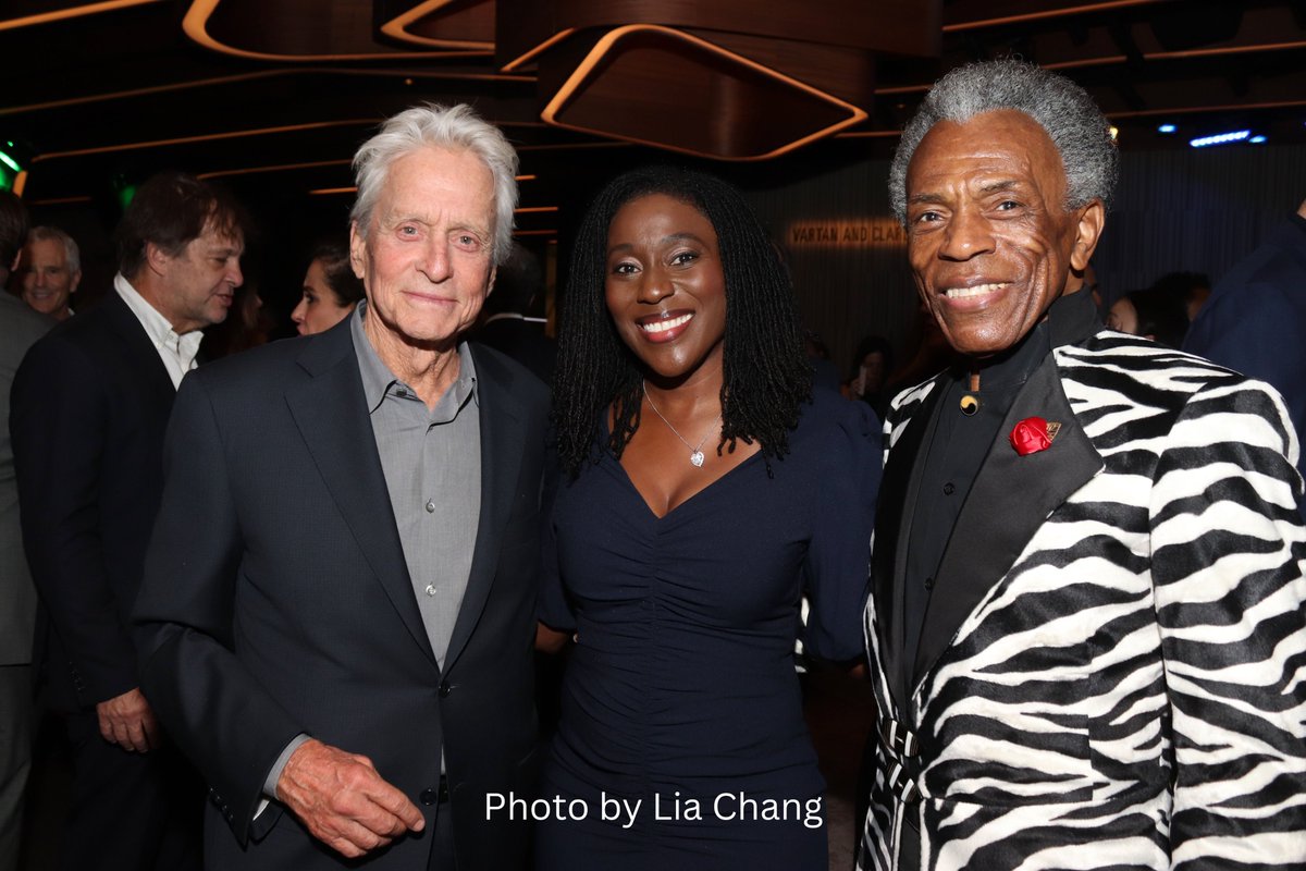 Andre_DeShields's tweet image. .@vanityfair On the program were The Jellicle Ball’s
@Andre_DeShields, an Emmy, Grammy, &amp;amp; Tony Award winner who wore the most fabulous zebra-print suit I’d ever seen vanityfair.com/hollywood/stor… Michael Douglas, Khady Kamara Nunez @official_orfeh Samatha Perlman Bill Rauch @Zhailon