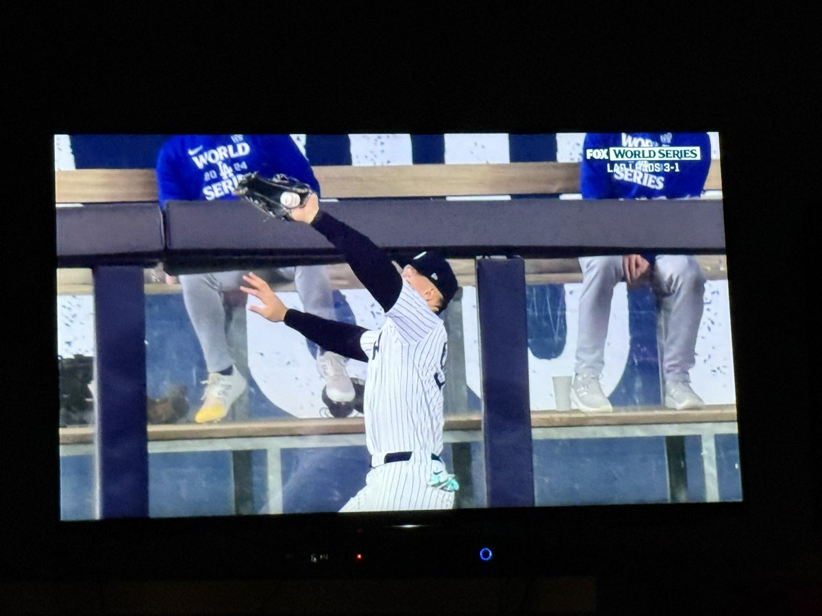 RohPuri's tweet photo. Nah Nah Nah Nah, Aaron Judge claims a Web Gem in the top of the 4th. Still 5-0 Yankees. 
#RepBx
#WorldSeries 
#worldseries2024
#ESPNBaseballTonight
#WebGem https://t.co/6WjC4p09RD