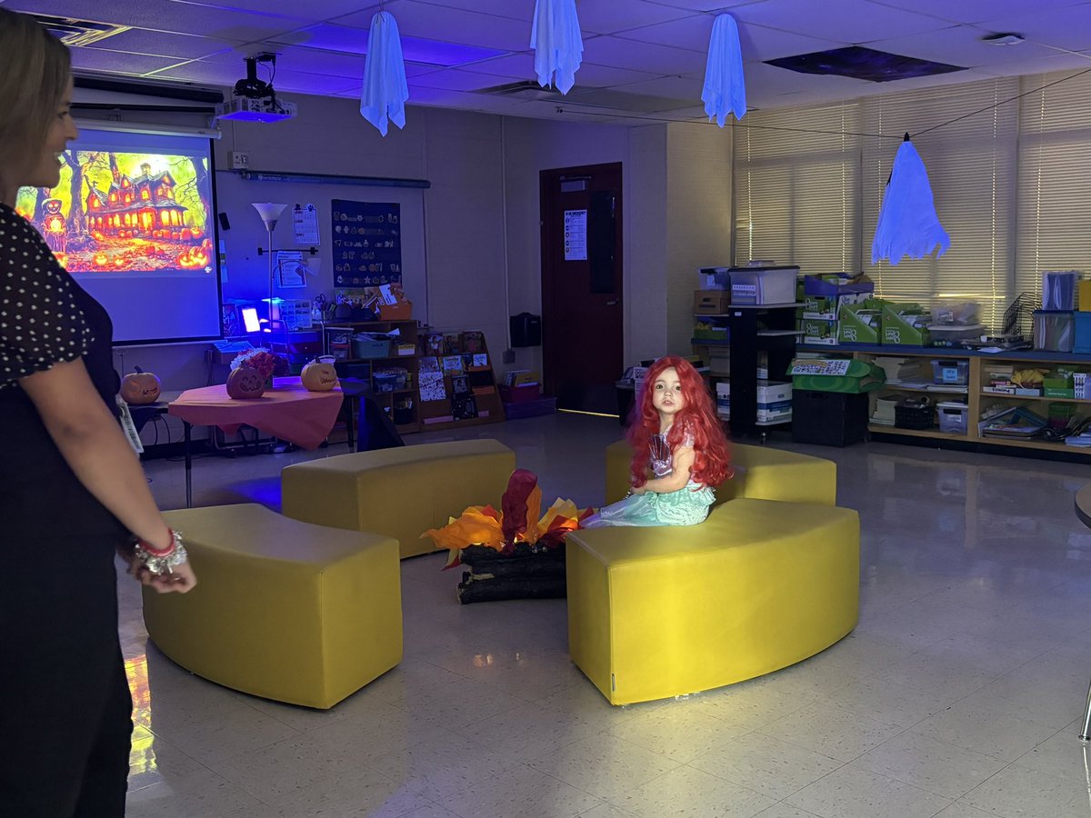 Sarah Aguirre (@aguirrereads) on Twitter photo 