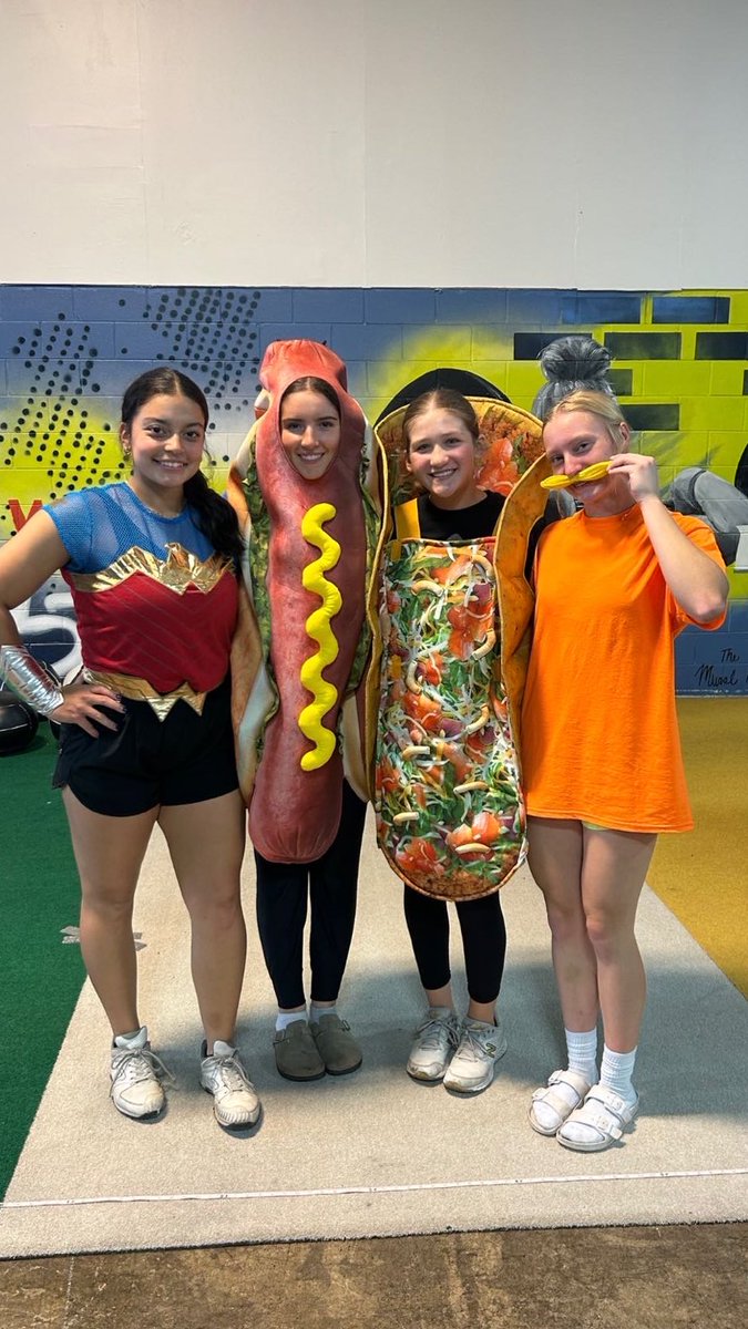 Ashlyn_073's tweet photo. I had such a fun training session tonight @ogxsoftball in our Halloween costumes! It was a blast sharing laughs and making memories with my teammates.
Happy Halloween! 🎃👻💜 https://t.co/d90mJObGDN