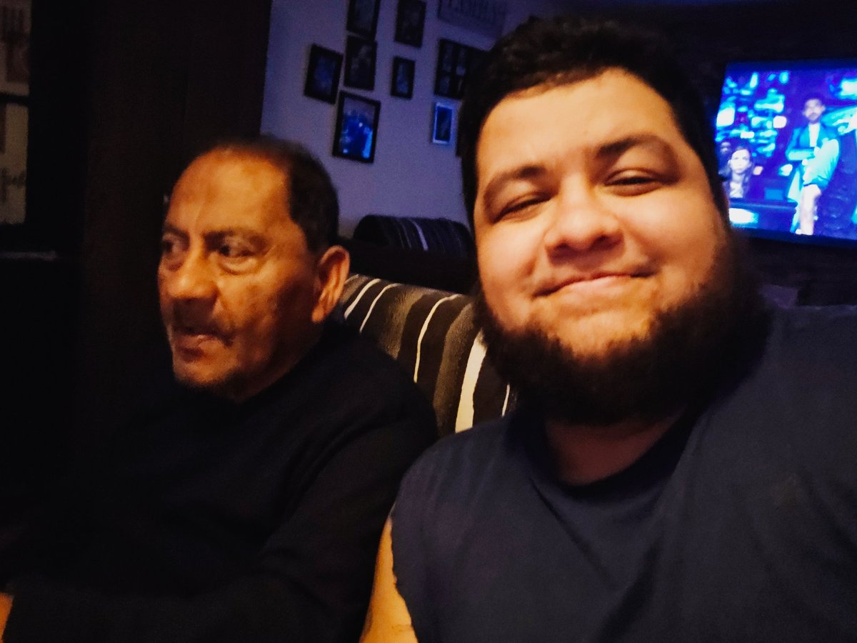 shotjony's tweet photo. Una vez de pequeño me cantó la canción que de niño aprendió, carcajadas comenzaron a sonar! Porque él era alegre como yo! Él nos dijo adiós, va a reunirse pronto con su dios! Y su luz se apagó como la llama del candil que hace tanto tiempo ardió! #ParteDeMi https://t.co/gGcPd5h1IP