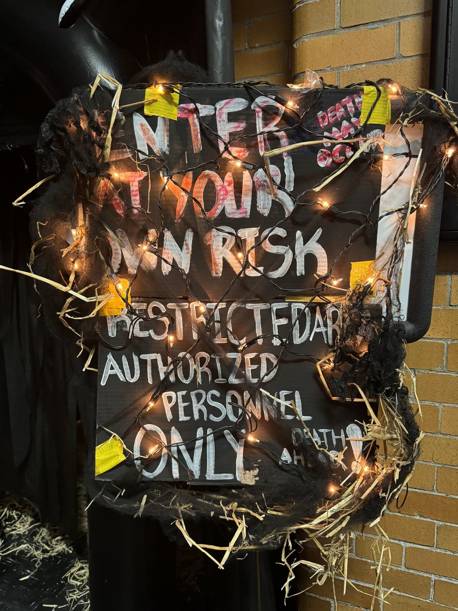 PS72X's tweet photo. Our @DFOYinc Haunted House was a huge SCARE tonight!!! A packed night w/ lines from ☀️ to 🌖! Thanks to all the families that came out to support and a HUGE 📢shout out📢to the DFOY staff for making tonight a great success!! 👻 💀🎃 @Principal72x @MsBrugman @D8Connect @jen_joynt https://t.co/fpsoThXMcS
