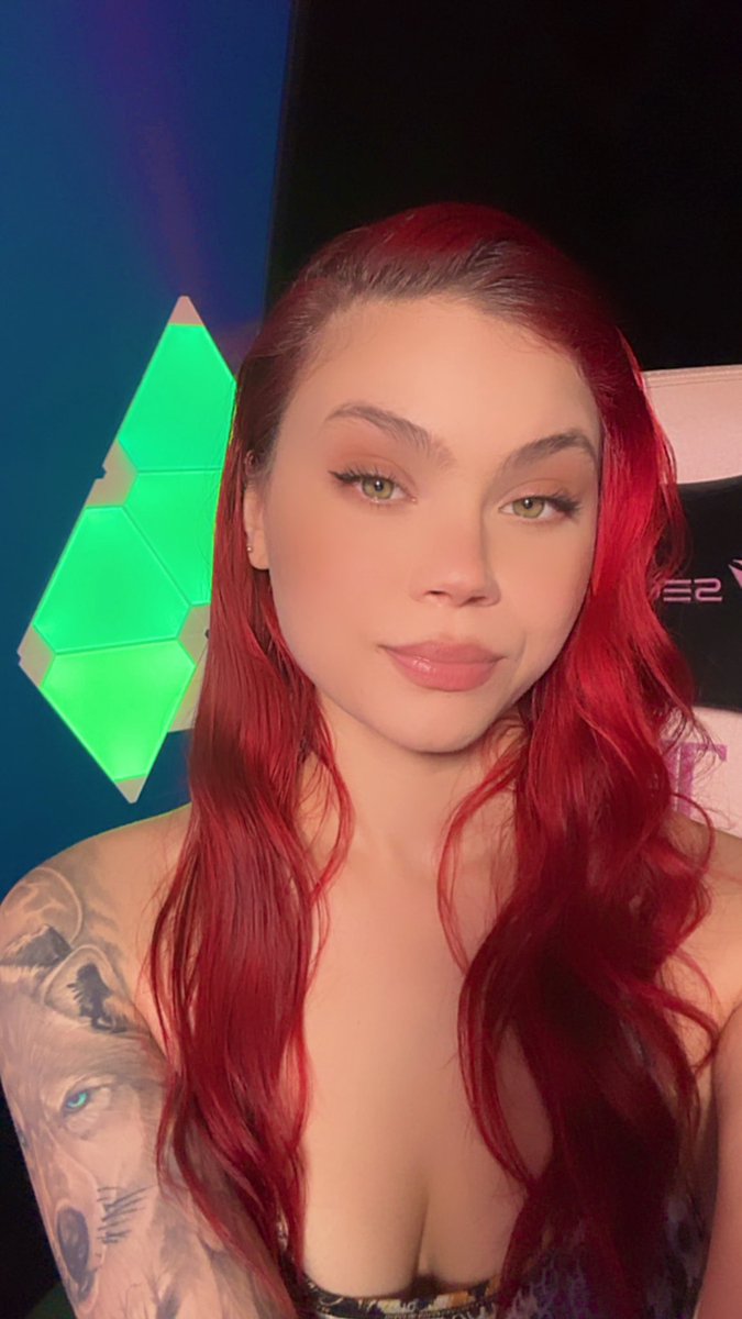 MariaPinkwolf's tweet image. Just a chill night. Few games in 😎#BlackOps6 
Live  💜💚

kick.com/pinkwolf

m.twitch.tv/pinkwolf__/home