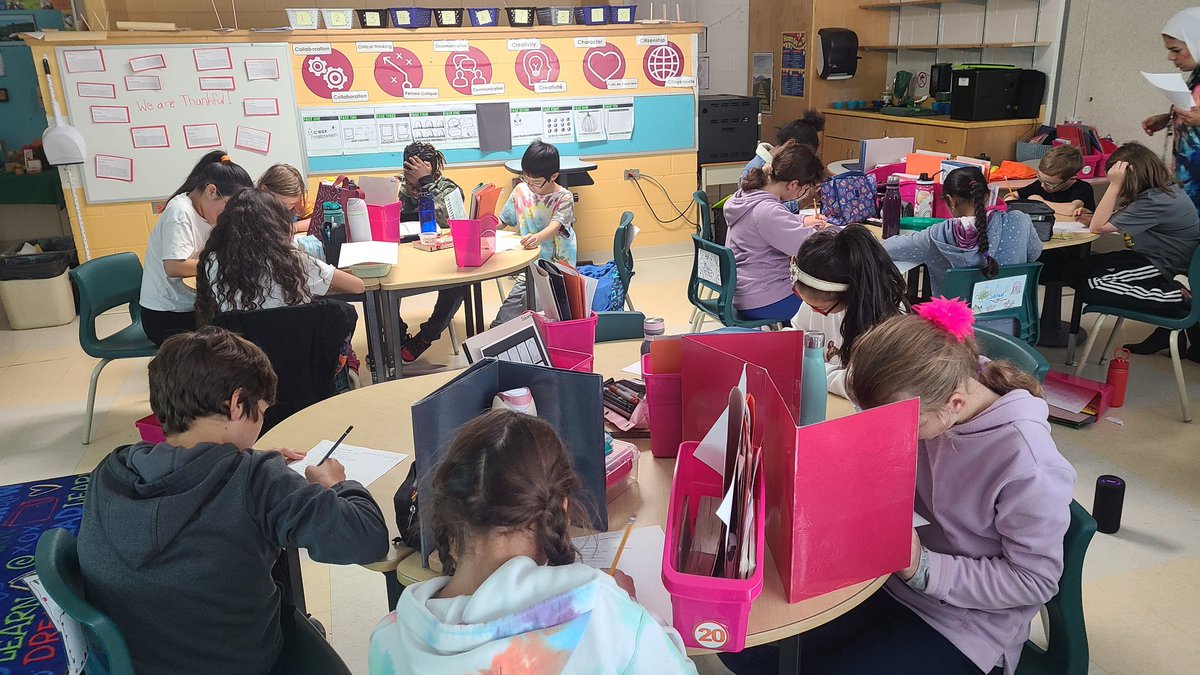 Mme_Matteo's tweet photo. Musique mercredi theme l'Halloween!
C'est l'Halloween vs. La chanson des squelettes
Quelle chanson préfères-tu? https://t.co/YCqBE7uBIP