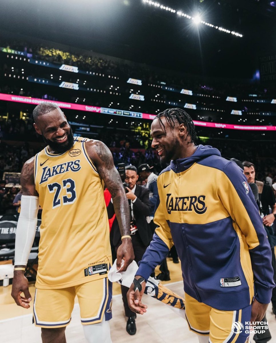 Lakers lost, but Lebron fans 🆙