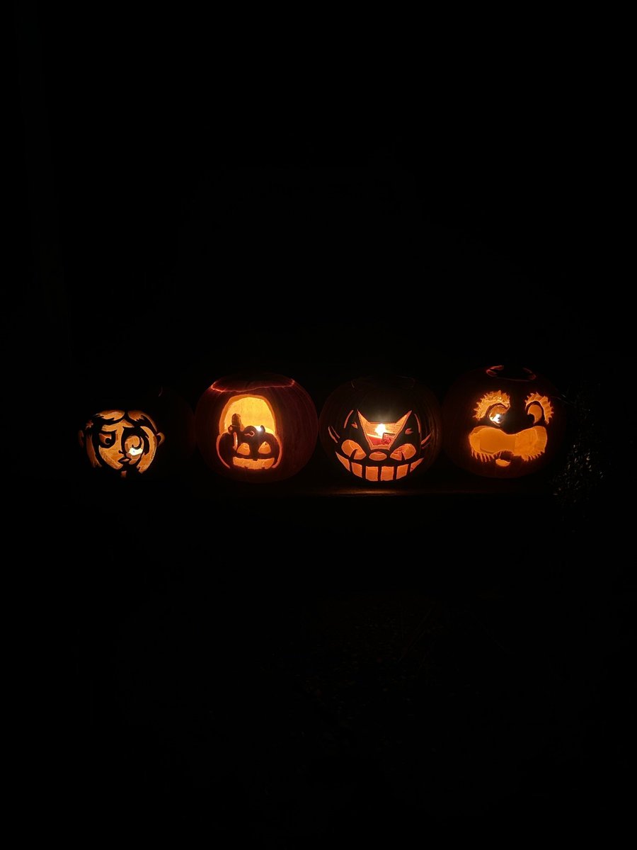pin_suki's tweet photo. @2020Georgee You are soooooo lucky! I did not get to help! (Ok,OK, I got a bone, so it is a wash 🤣🤣🤣)  #DogsOfHalloween #BOO #DogsOfX https://t.co/8NecD9fWXq