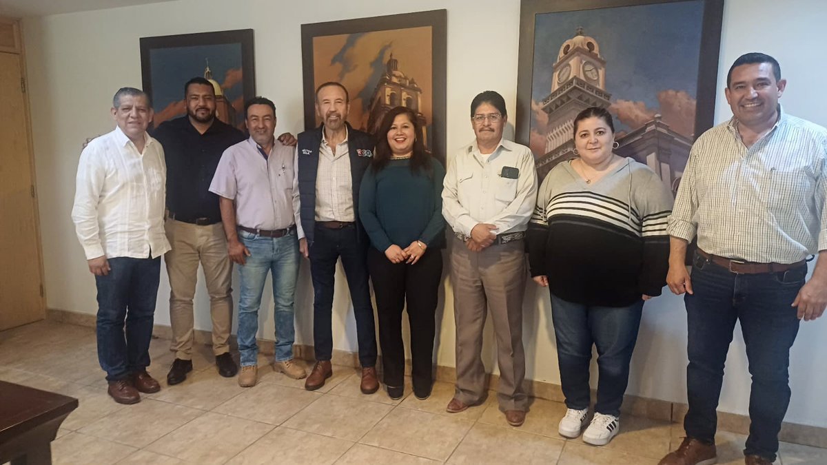 👉🏼 Secretario <a href="/HectorVelaV/">Héctor E. Vela V.</a> se reunió con Patricia Salinas, SG del Sindicato de los Tres Poderes, Sección Laguna. 

Este diálogo reafirma el compromiso del <a href="/gobdgo/">GobDgo</a> encabezado por el Dr. <a href="/EVillegasV/">Esteban Villegas V.</a> con el bienestar de todos sus trabajadores. 💼