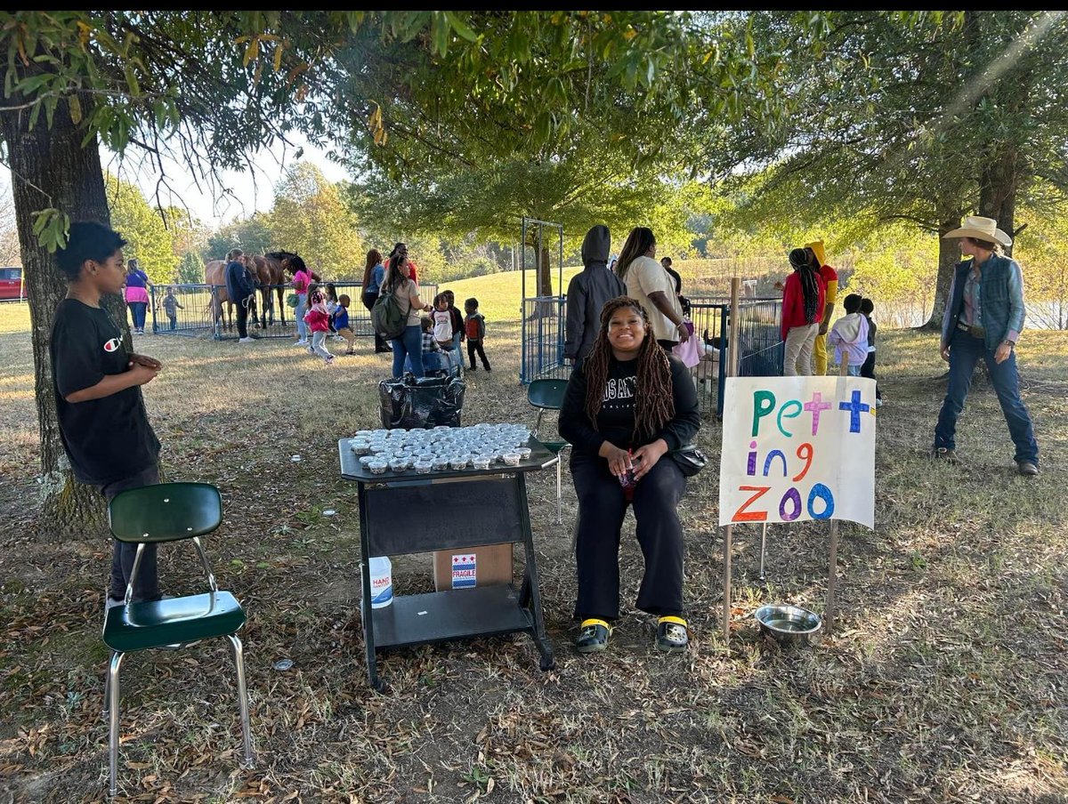 LTMHSCrusaders's tweet image. Day 2 of our Harvest Festival was unforgettable with Nova Pre-K!

🐐 Petting zoo &amp;amp; hat rides by Ag scholars
🍪 Cookie decorating by Culinary
🎨 Face painting &amp;amp; pumpkin decorating by Art
💅 Nail decorating by Cosmetology 

Thank you to all who made it possible! 🌻🍁 #TechPride