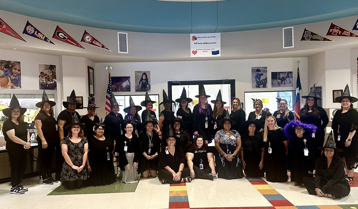 The staff had a dress up day today. Best group of witches ever 🎃👻🌙🖤