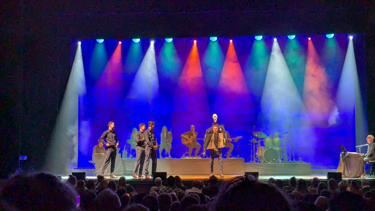 Keegabyte's tweet photo. @CelticThunder when you guys grab a Halloween costume because tis the season. Was that planned? They all lost it lol https://t.co/2MrEv6gWSE