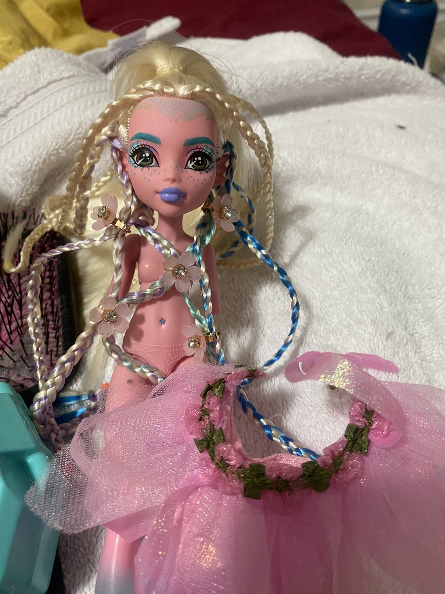 alyxpeachy's tweet photo. She was my inspo for this look I love you Lagoona https://t.co/zLSCaa1nFd