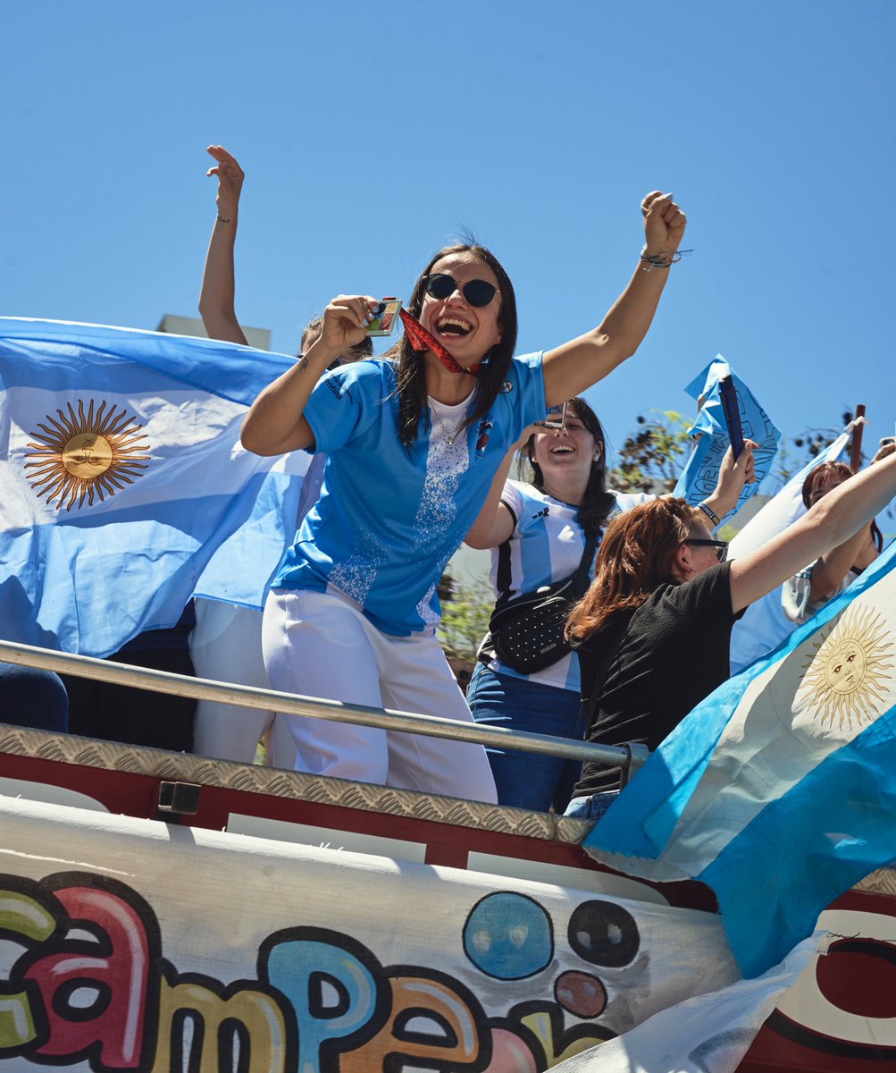 Que todo el mundo se entere que TENEMOS UNA CAMPEONA DEL MUNDO 🌎🇦🇷🥇. Nos ayudan a viralizarlo? Ella se merece su reconocimiento 🥹🩵 Se llama Milagros Pereyra, juega a las bochas y este Domingo 27/10 salió campeona del mundo en Turkia.

[ abro hilo 🧵👇🏻]