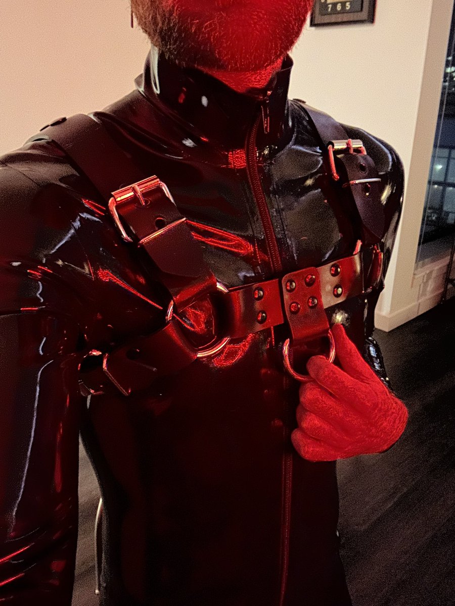 Latex Rocker / Rubberium tweet media