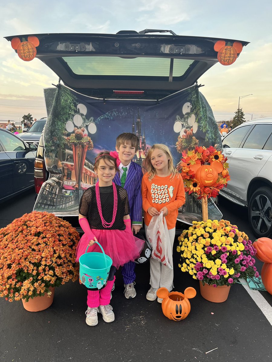 Trunk or Treat with my Nephew &amp; Nieces! Thank you <a href="/Sandburg_fanz/">Sandburg SuperfanZ</a> for hosting this community event!!🎃👻
