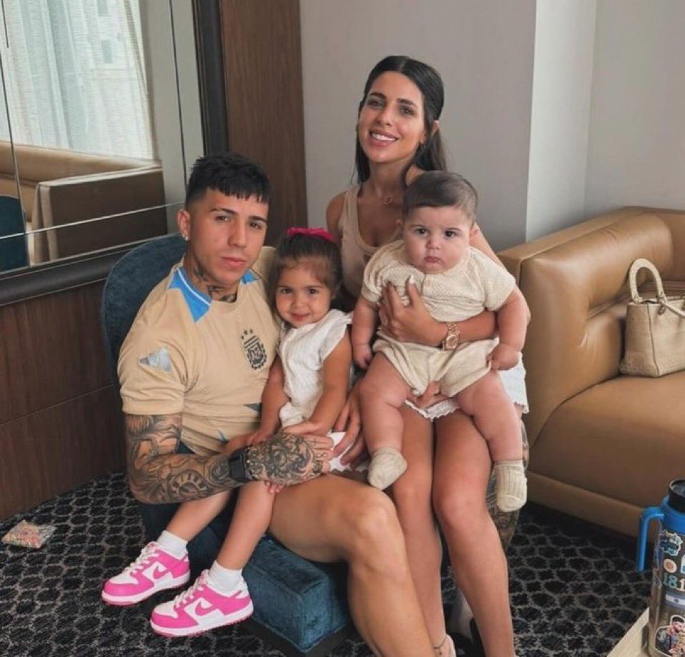 porqueTTarg's tweet photo. “Enzo”

Porque se separó de su esposa y madre de sus hijos: “Le comunicó que tiene ganas de hacer su vida solo, no a nivel familia que ellos son familia, pero que tiene ganas como de vivir esa etapa que él salteó por apostar a la familia”, contó a LAM Valentina Cervantes. https://t.co/VXtEcdaXws