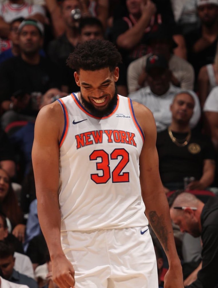 TheDunkCentral's tweet photo. KARL-ANTHONY TOWNS TONIGHT: 

44 POINTS 
12 REBOUNDS 
17/24 FG
4/5 3PT

THE BIG BODEGA 🔥 https://t.co/AWnmAwFbPF
